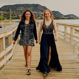 Meet your Posher, Kayla & Kylee